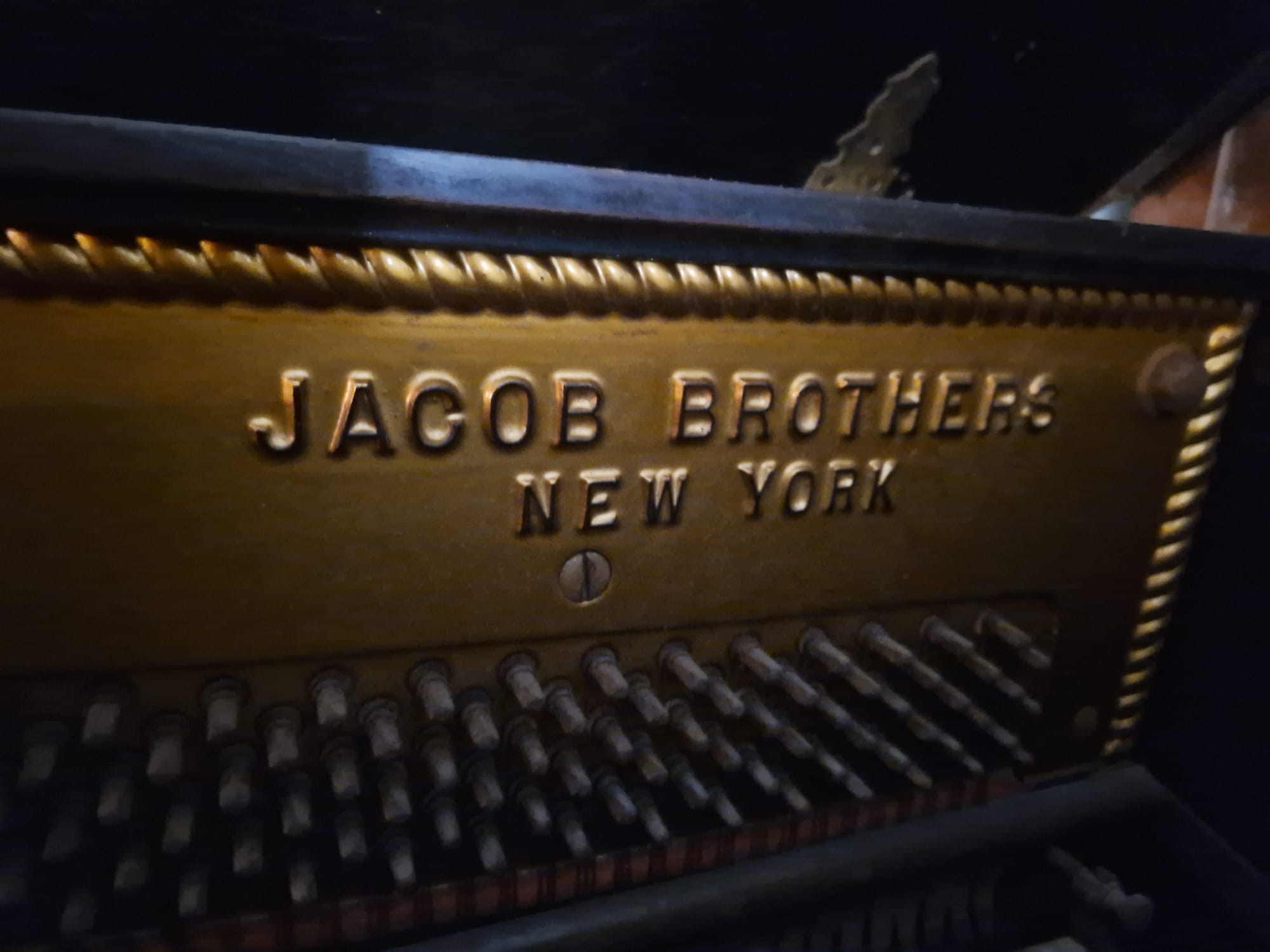 Piano vertical - Jacobs Brothers