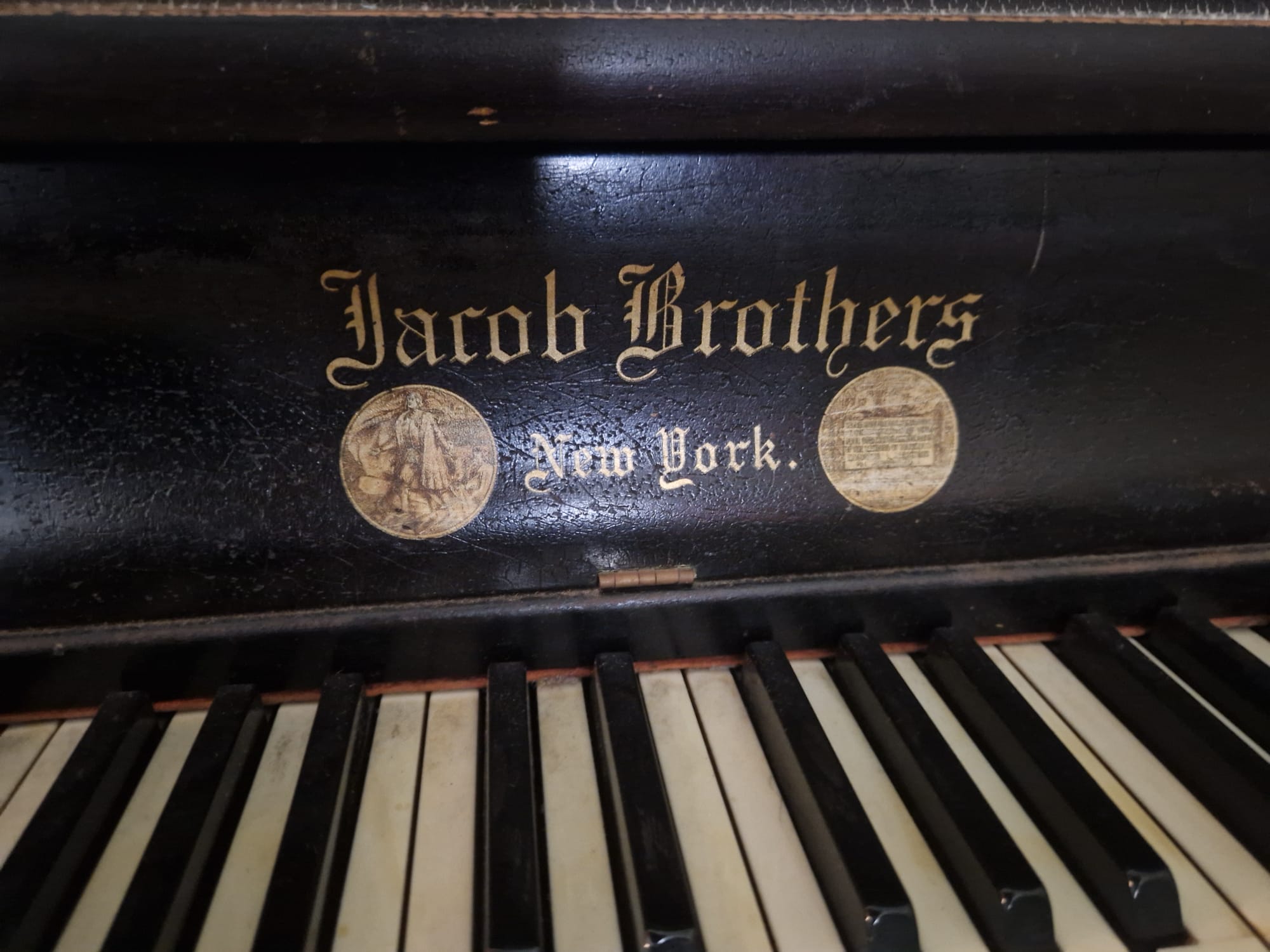 Piano vertical - Jacobs Brothers