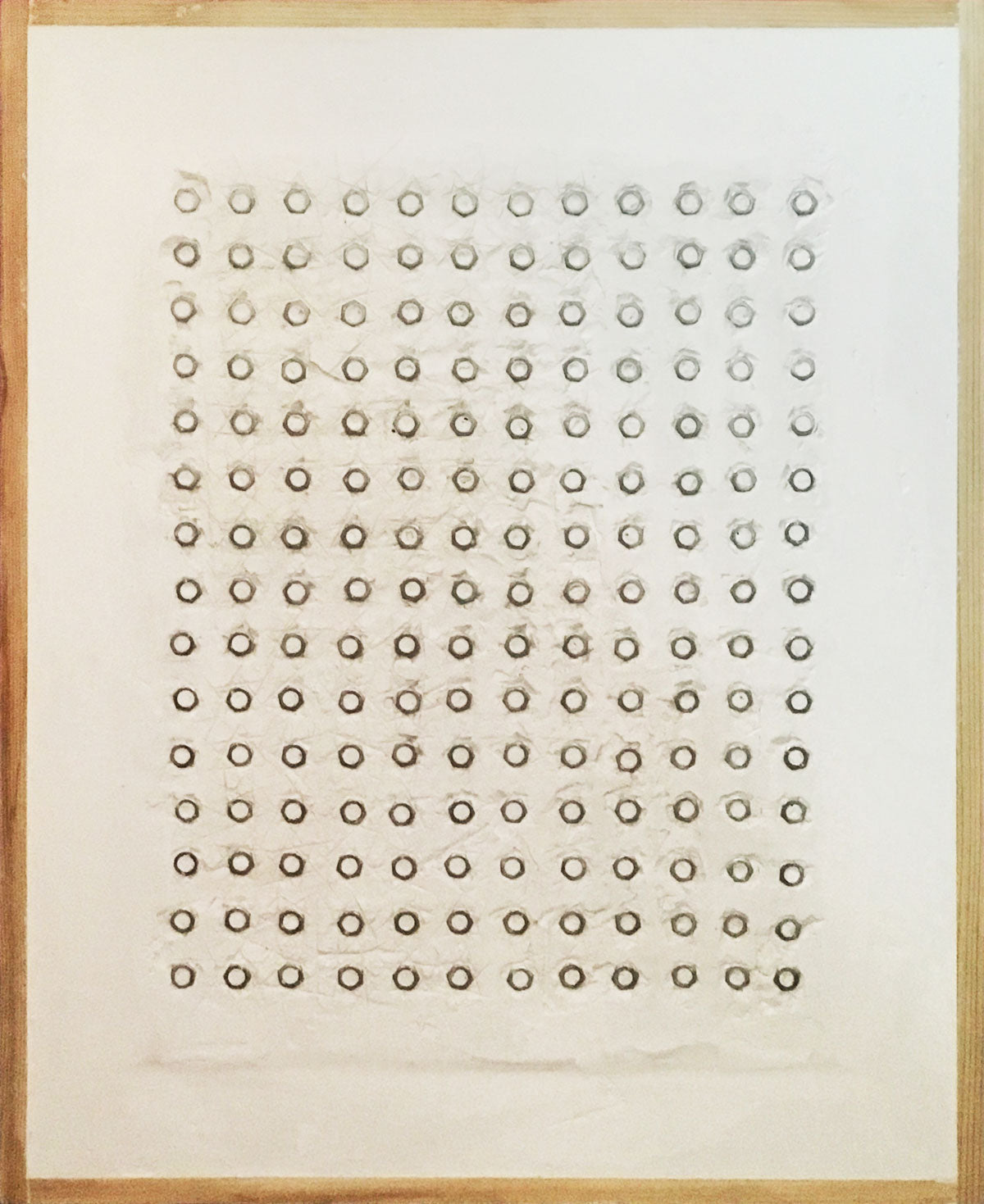 Roberto Leonardo Amadori - 180 dados en una pared blanca