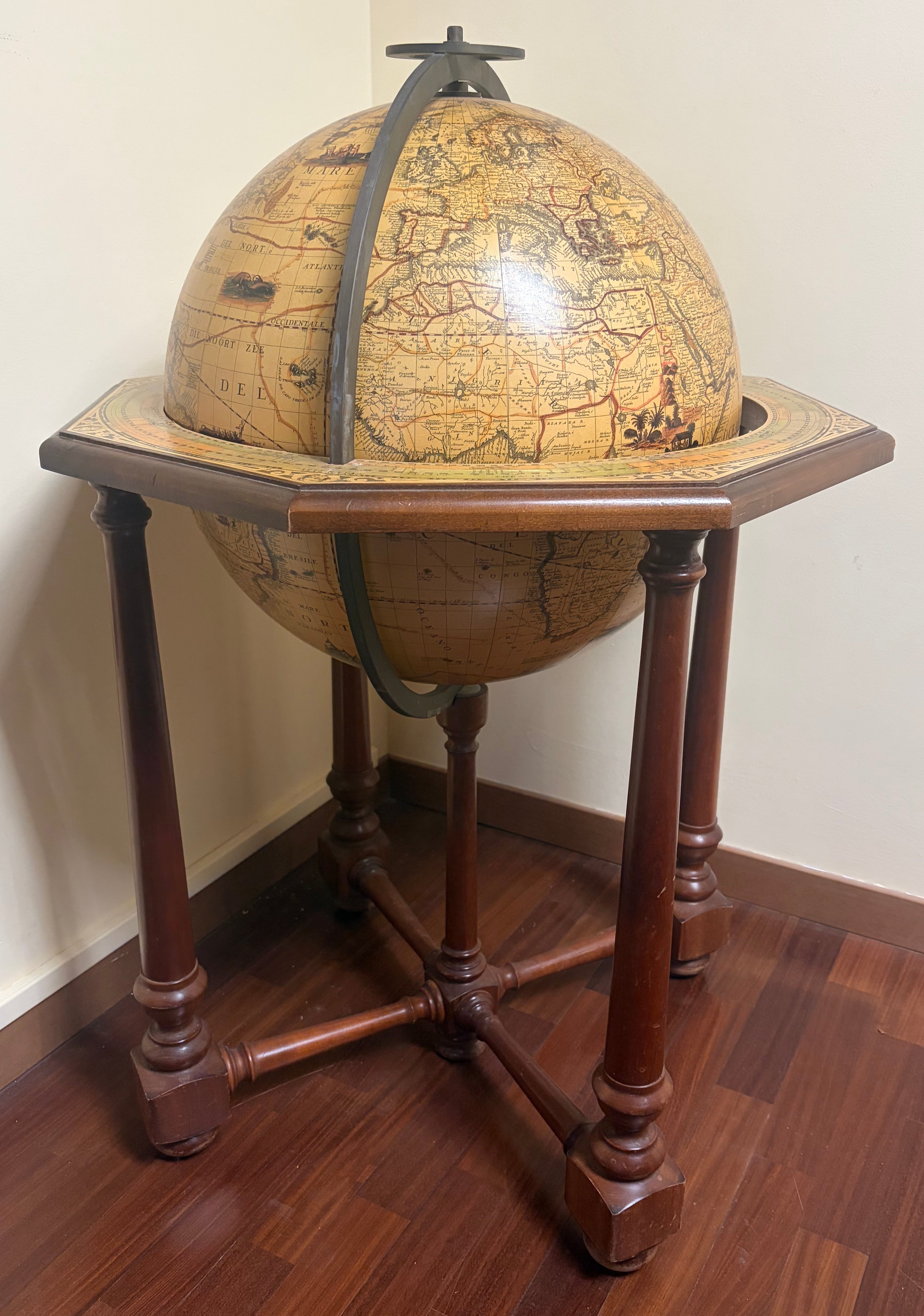 Riproduzione dei globi terrestre e celeste di Vincenzo Coronelli - Pineider