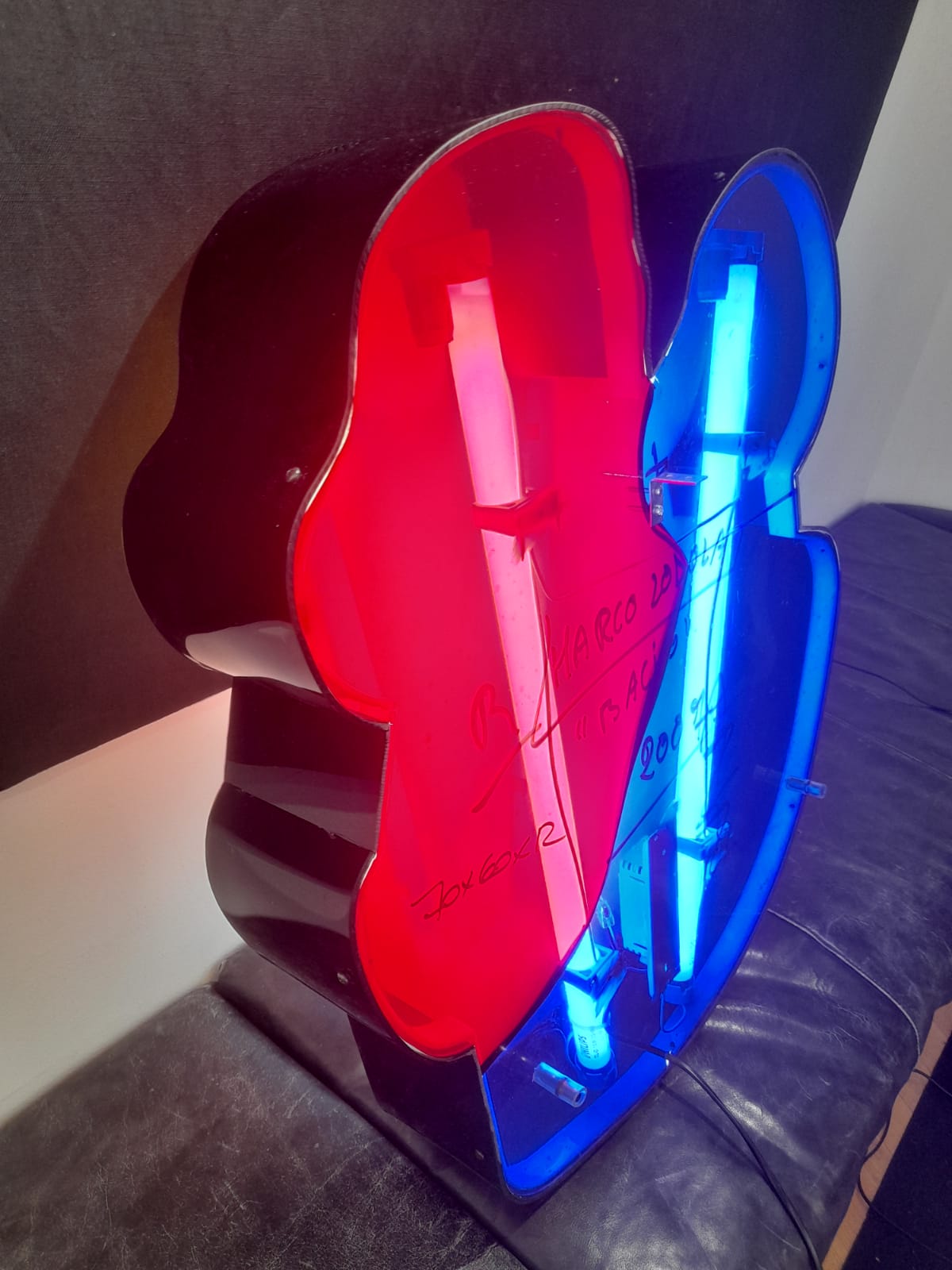 Marco Lodola - Il Bacio