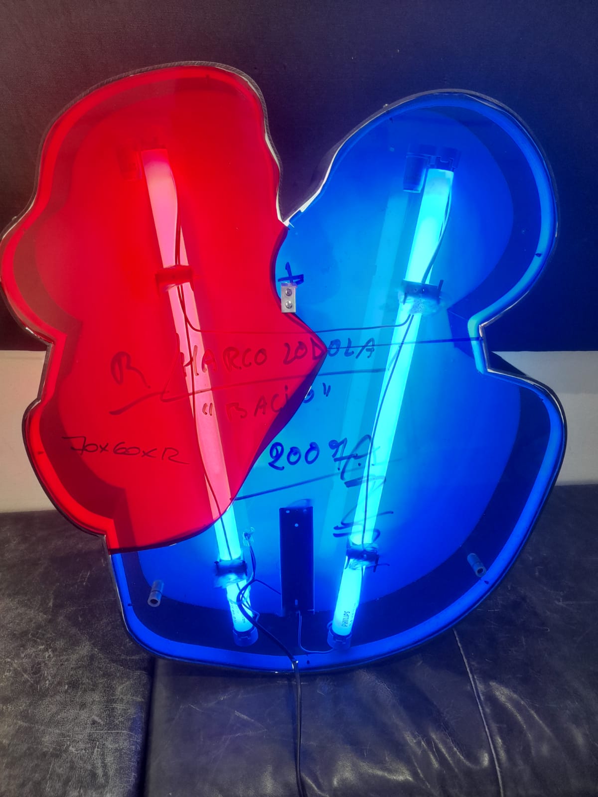 Marco Lodola - Il Bacio