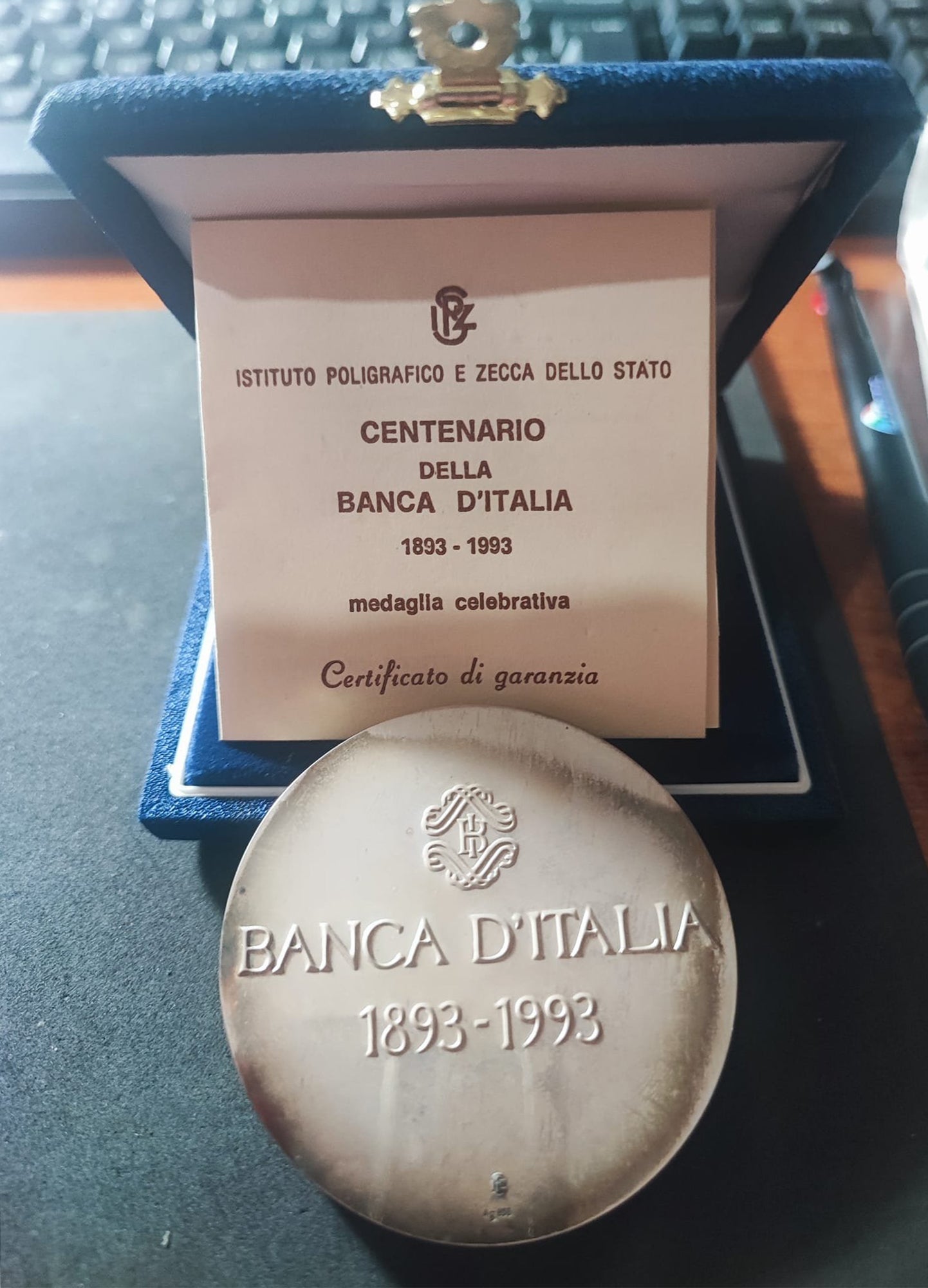 Arnaldo Pomodoro - Medaglia celebrativa, Centenario della Banca d'Italia