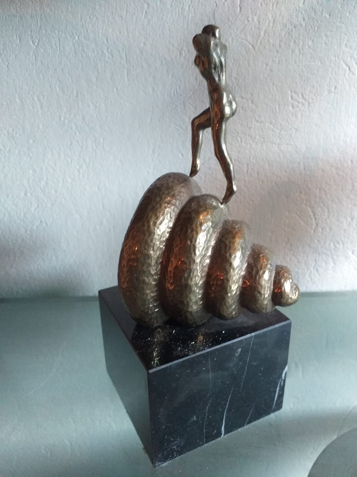Salvador Dalí - Mujer desnuda en la escalera. Homenaje a Marcel Duchamp