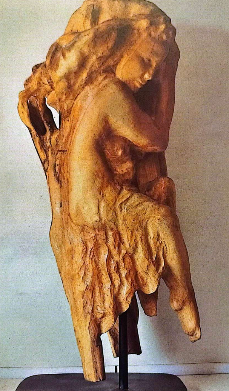 Amazzone di Roberto Servi, scultura figurativa in legno d’ulivo