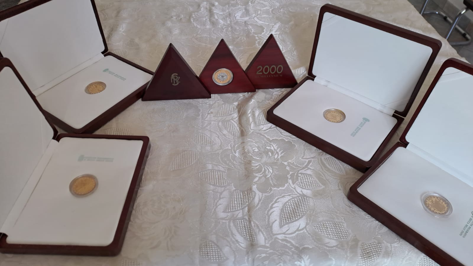 Medaglie del 2000 III Millennio - Ipzs (5 Monete complete di custodia originale )