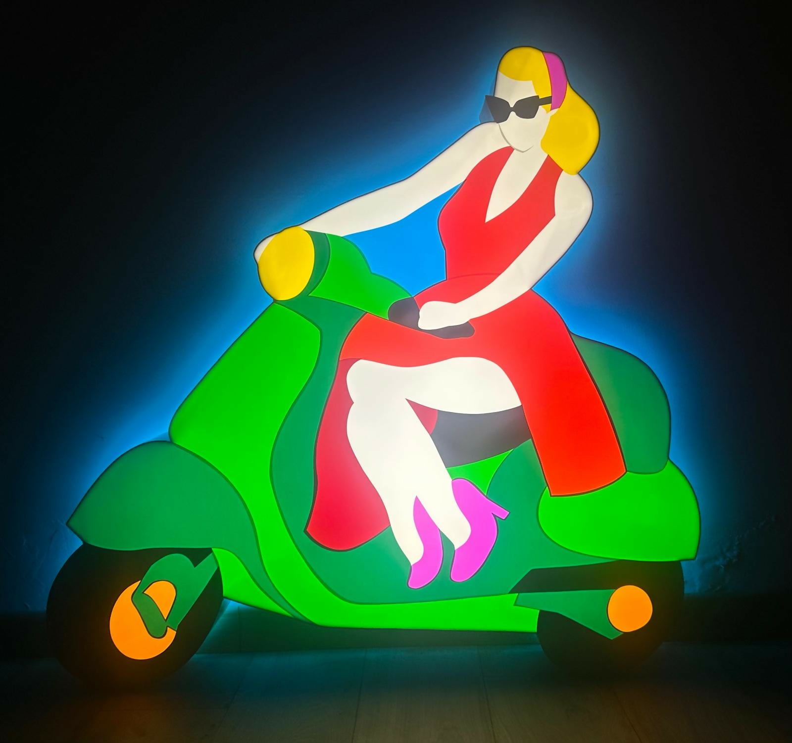 Pin Up on a Vespa - Marco Lodola