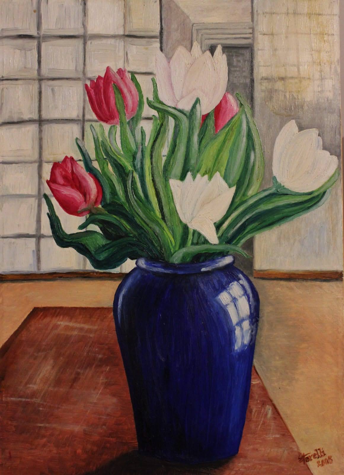 Jarrón azul con tulipanes