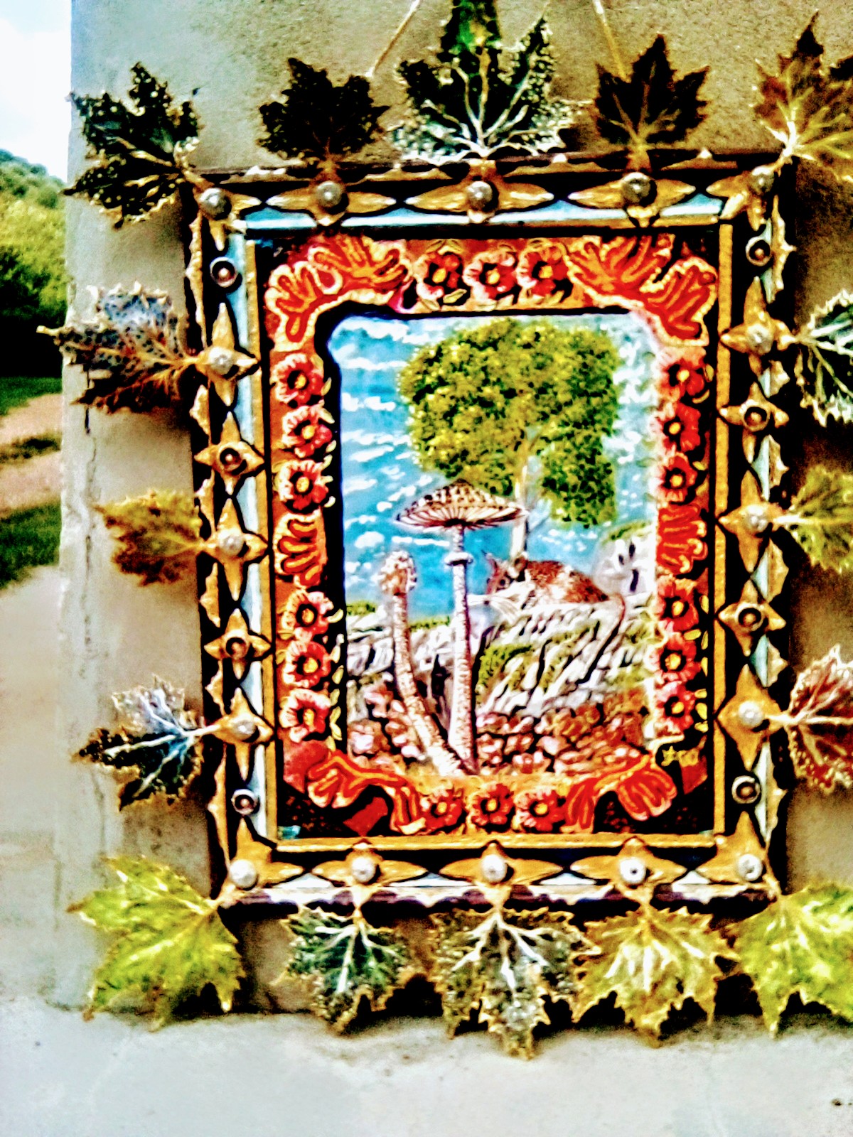 Un topo, ma anche un mammifero, affascinato dal suo ambiente.