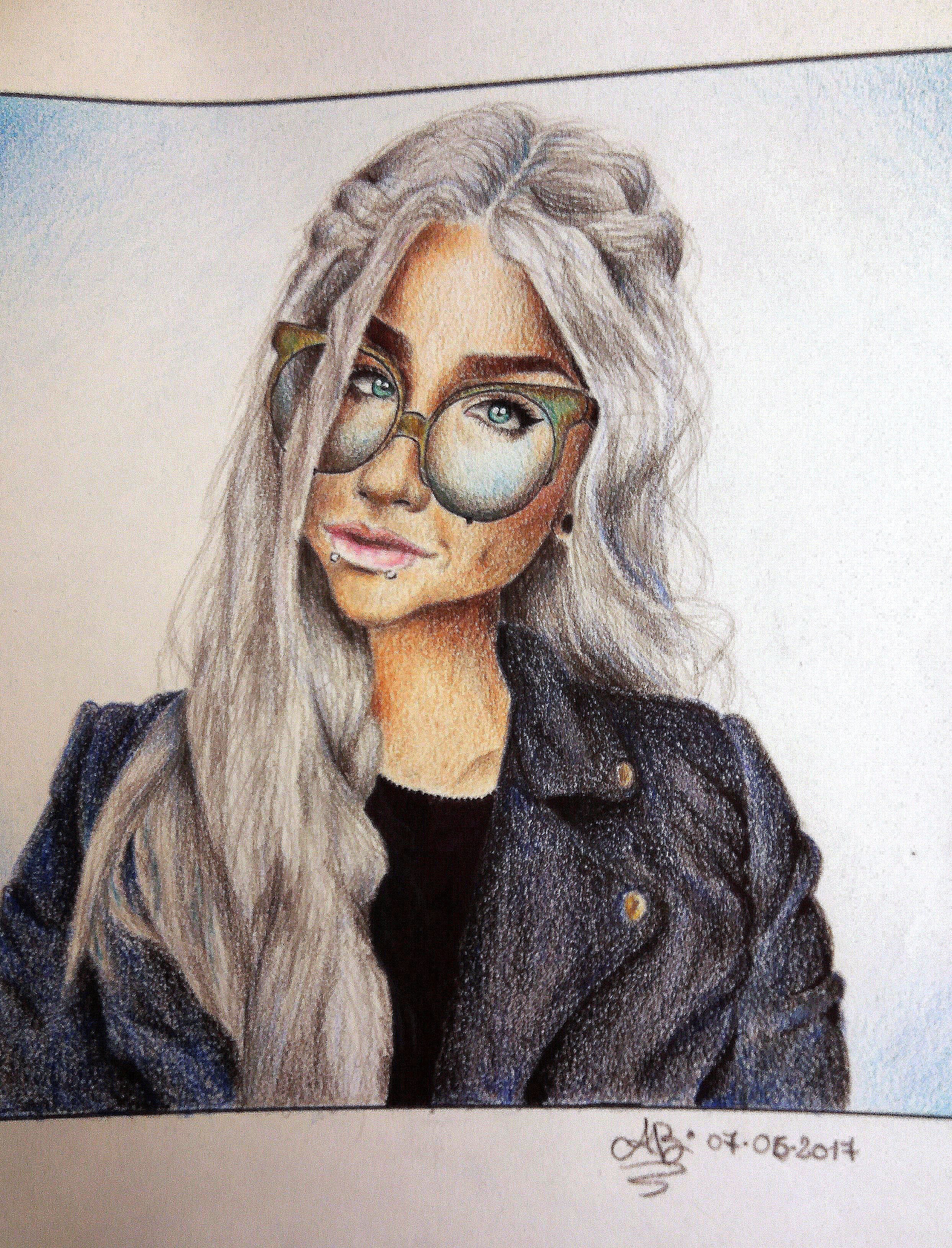 Angelica Buzi - La ragazza con gli occhiali