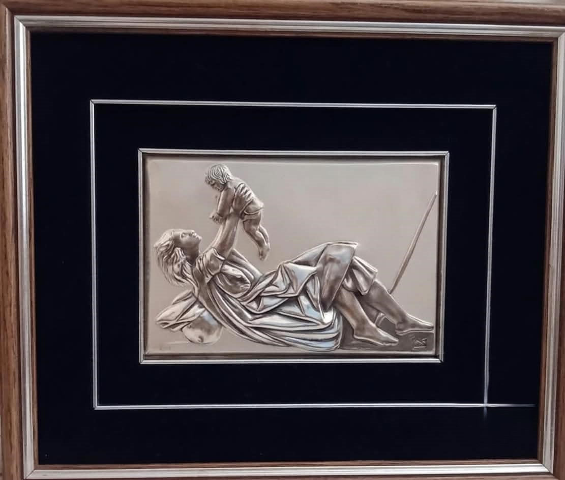 La pace di Giacomo Manzù, bassorilievo figurativo su lastra d’argento