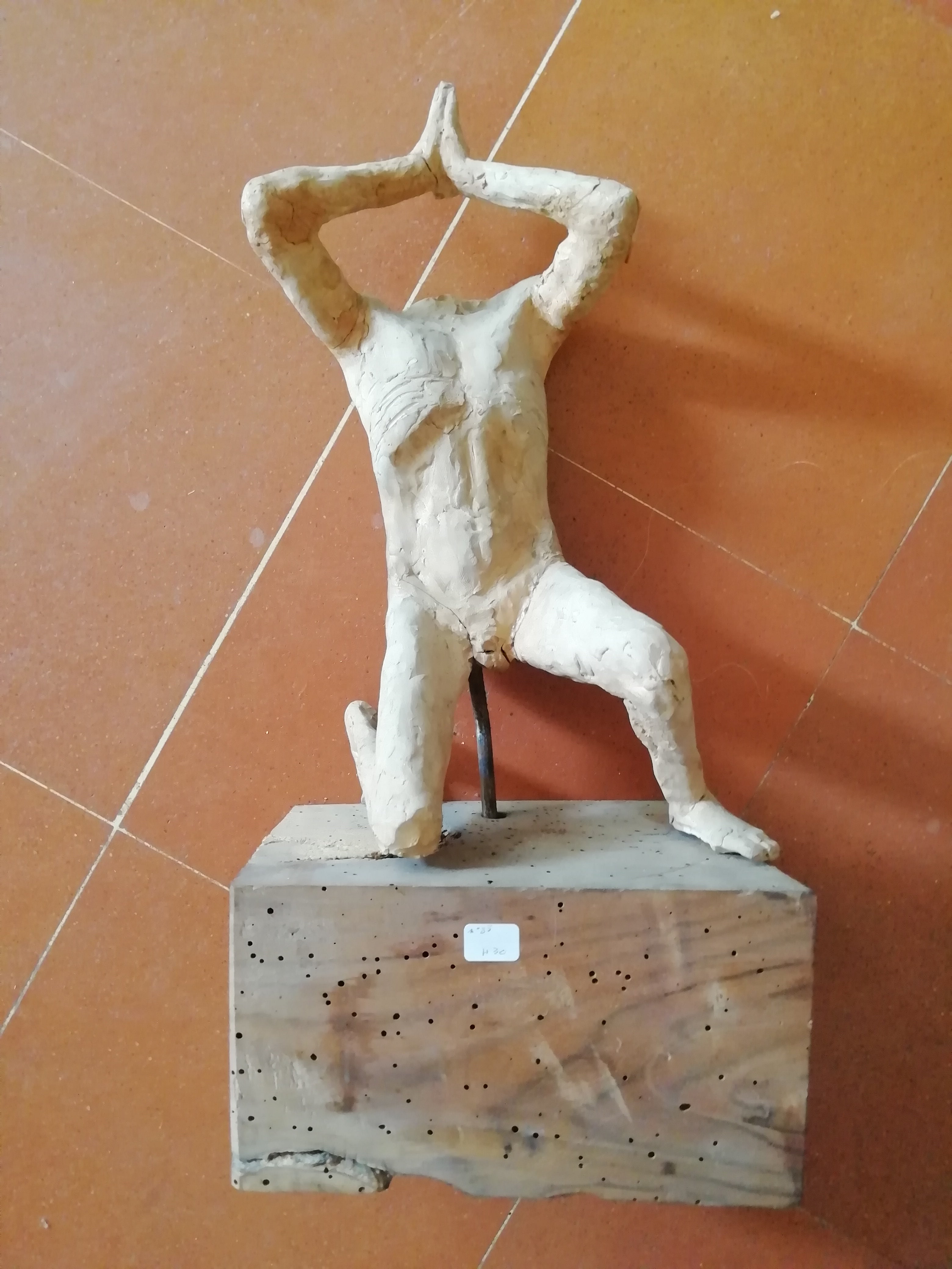 uomo in preghiera