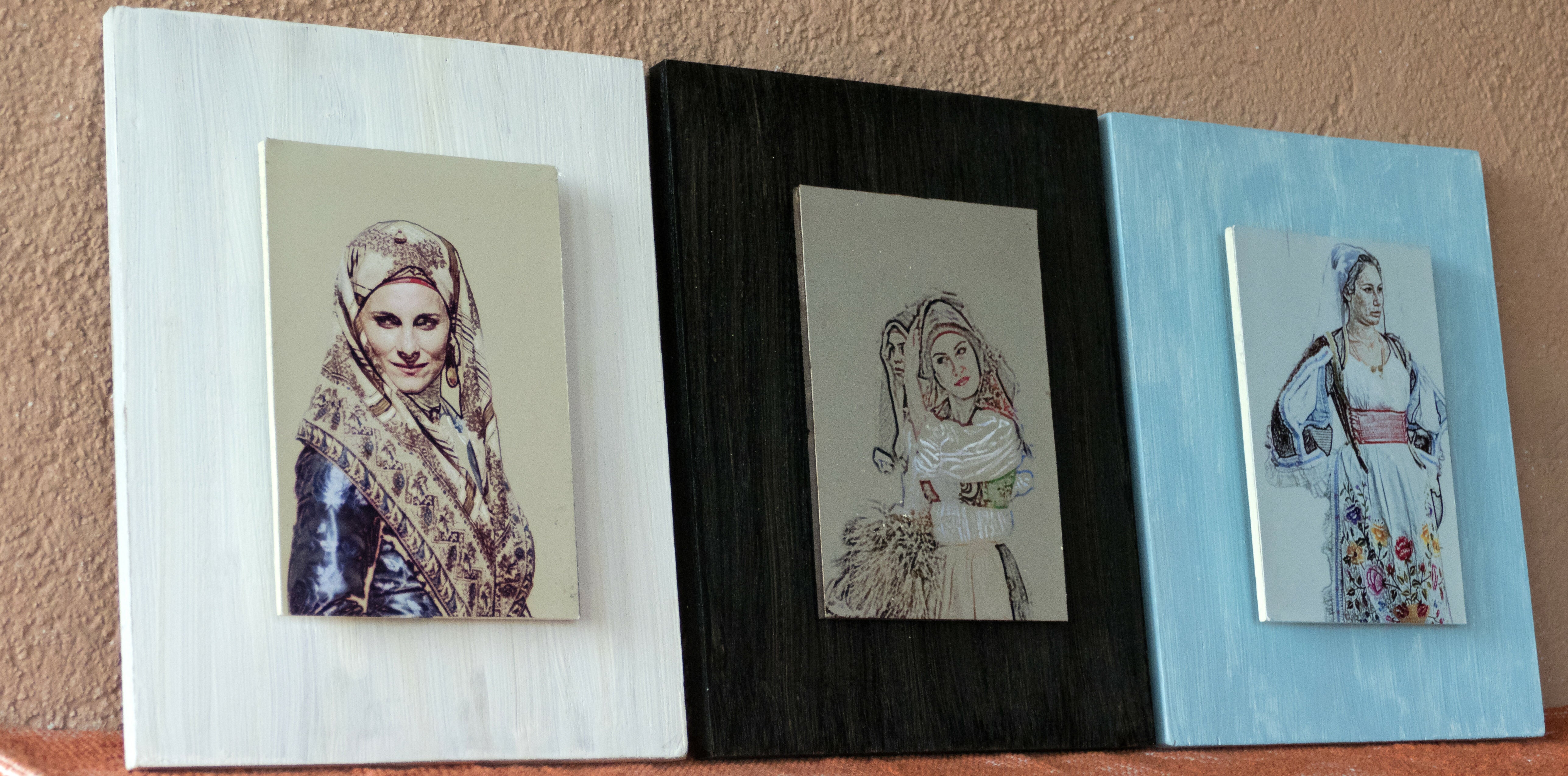 Tríptico de trajes de mujeres sardas